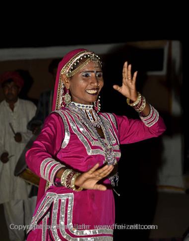 04 Rajasthan-Dancer_and_Music,_Kuri_DSC3472_b_H600